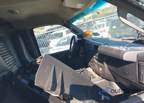 2017 Chevrolet Express 2500 Work Van z USA, uszkodzony, nr VIN 1GCWGBFF9H1109768